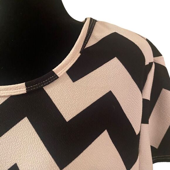 American City Wear Black and White Chevron Sheath Dress Size 2XL - Picture 5 of 10